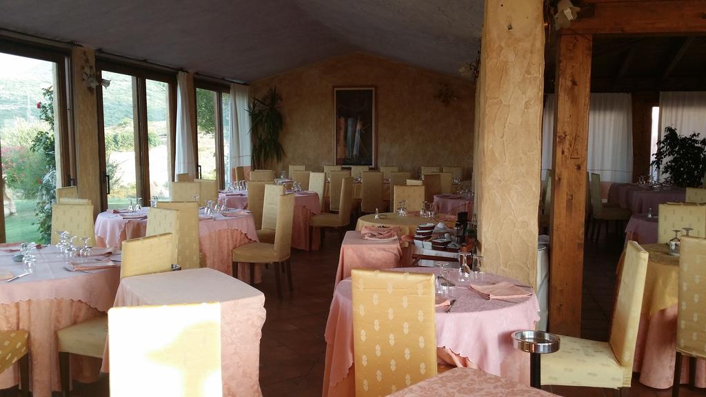 Hotel Ristorante La Tana Di Li Mazzoni Trinità dʼAgultu Pokoj fotografie