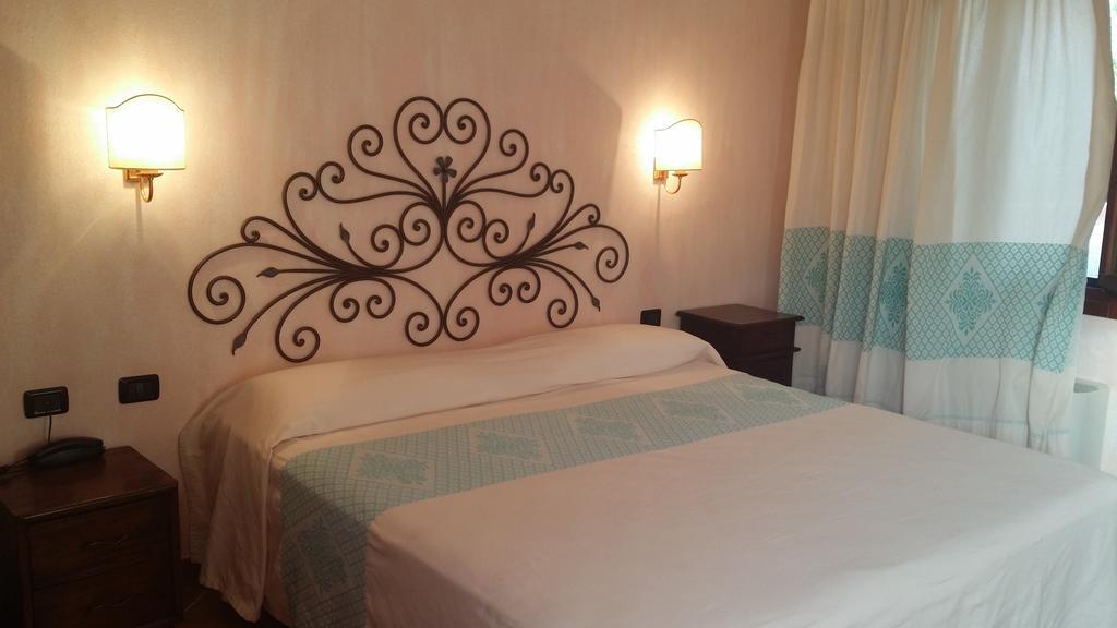 Hotel Ristorante La Tana Di Li Mazzoni Trinità dʼAgultu Pokoj fotografie