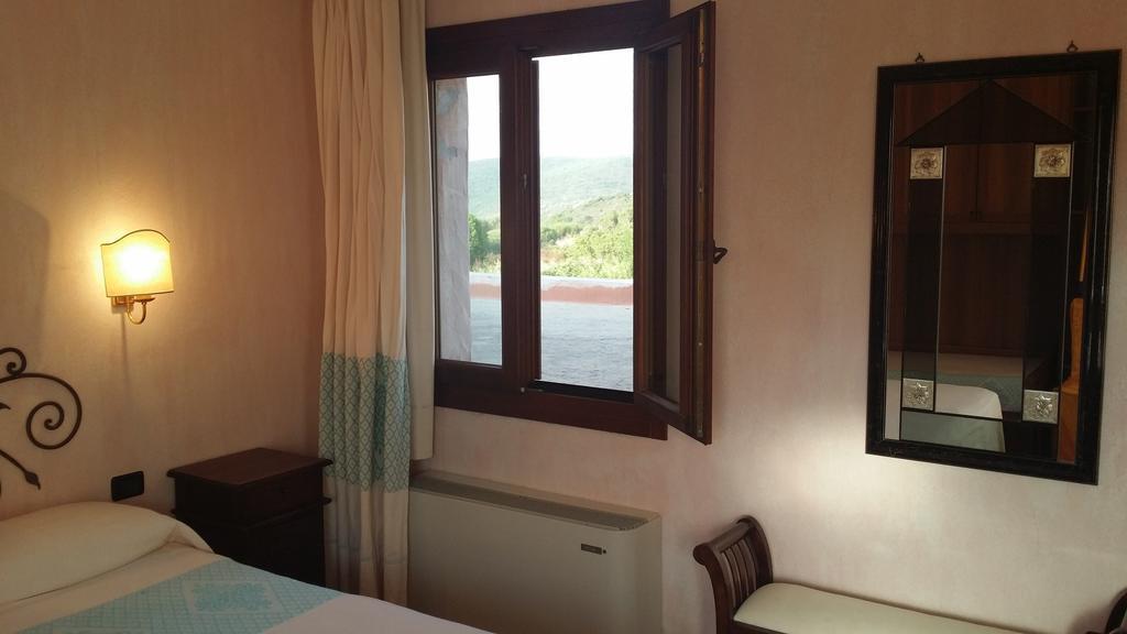 Hotel Ristorante La Tana Di Li Mazzoni Trinità dʼAgultu Pokoj fotografie